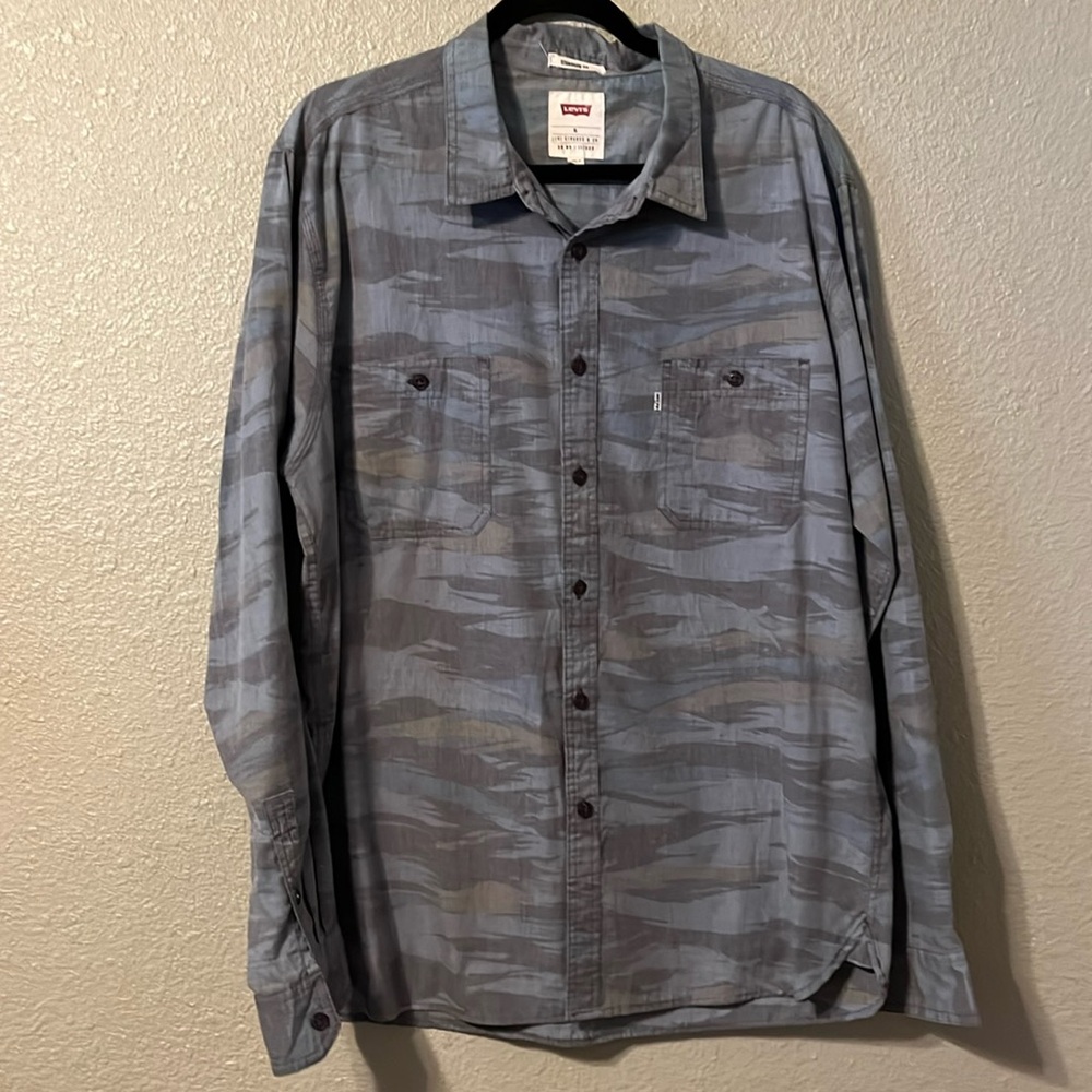Levi’s men’s button front shirt